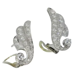 Boucles d'oreilles à clips en diamant en forme d'aile vintage des années 1950