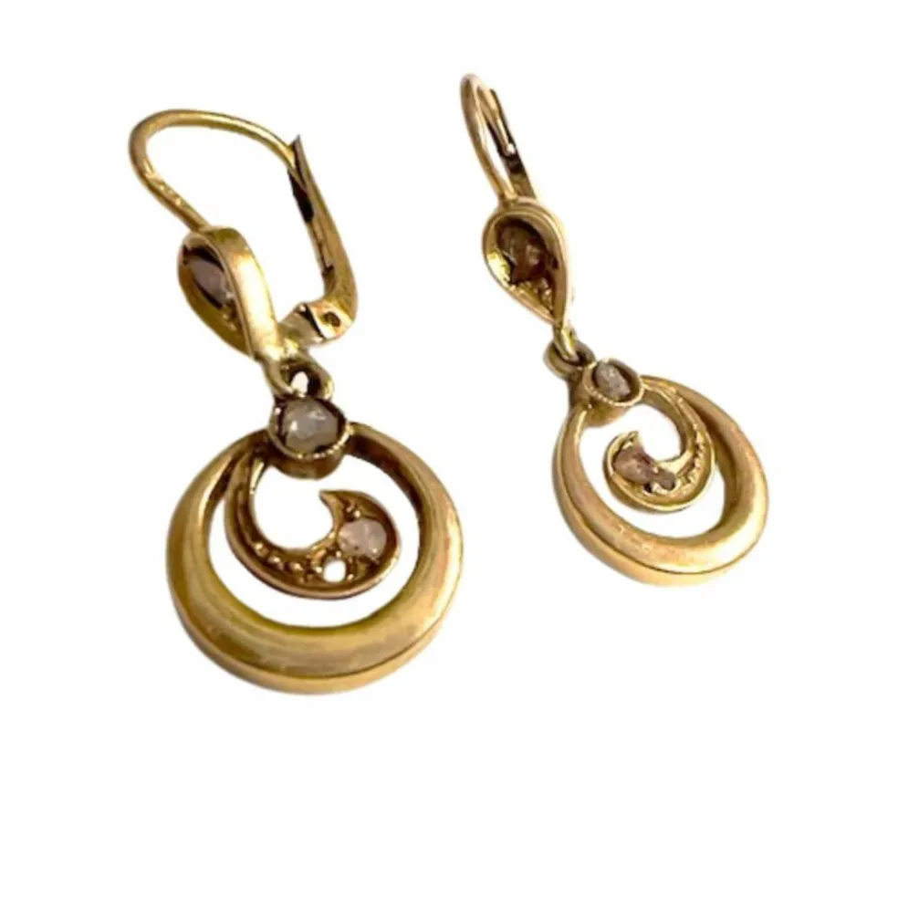 Boucles d'oreilles 1930-1935 en or et diamants