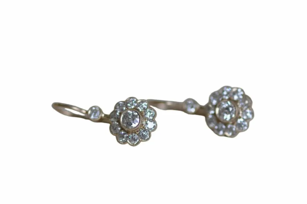 Boucles d'oreilles anciennes en or jaune et diamants