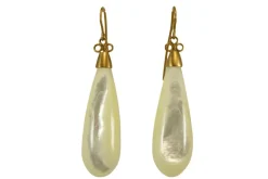 Boucles d'oreilles anciennes en or et nacre