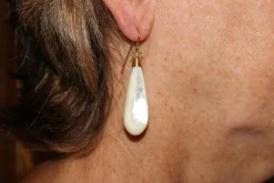 Boucles d'oreilles anciennes en or et nacre
