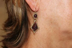 Boucles d'oreilles anciennes en or et améthyste