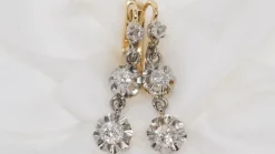 Boucles d'oreilles anciennes en or jaune et diamants