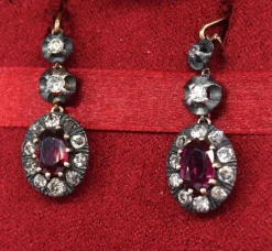 Boucles d'oreilles anciennes fin 19e siècle rubis diamants