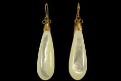 Boucles d'oreilles anciennes en or et nacre