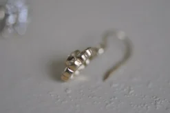 Boucles d'oreilles anciennes en or jaune et diamants