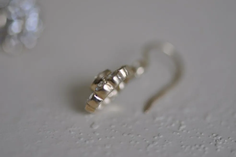 Boucles d'oreilles anciennes en or jaune et diamants