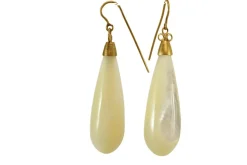 Boucles d'oreilles anciennes en or et nacre