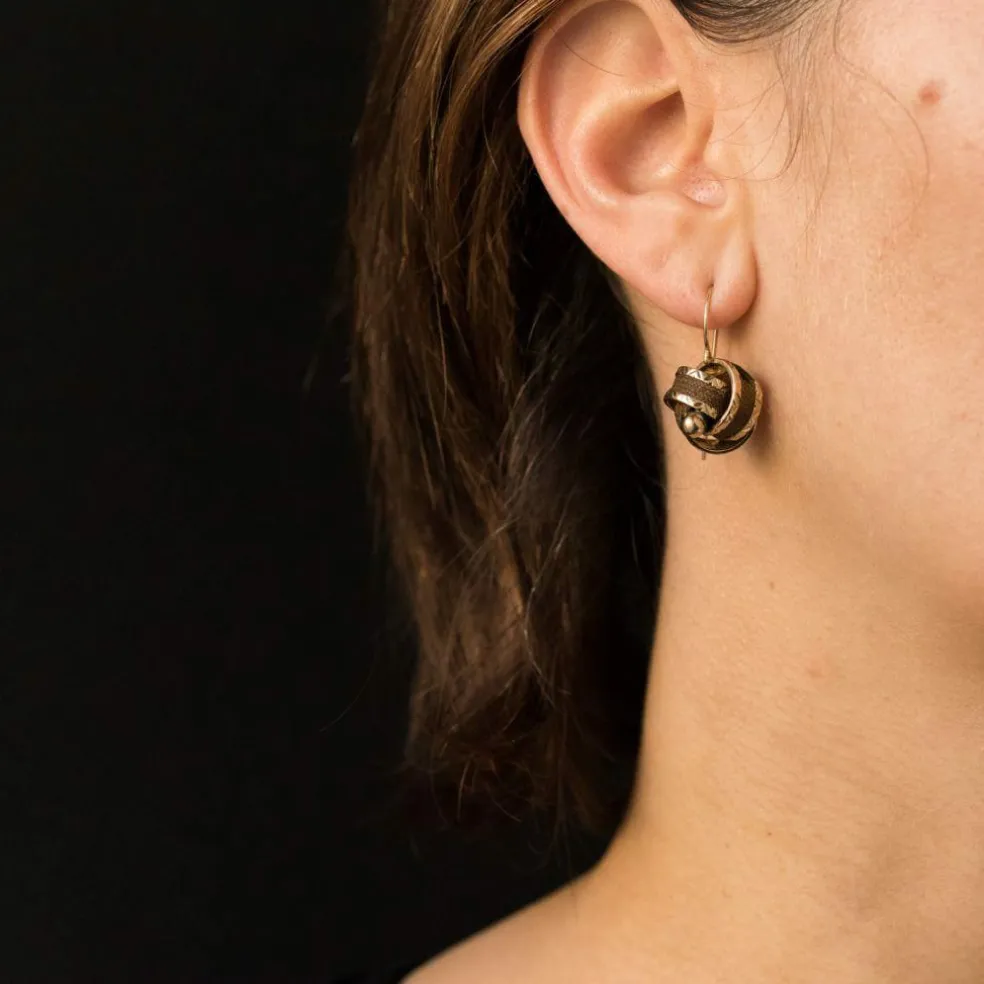 Boucles d'oreilles anciennes noeuds d'or et de cheveux