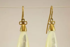 Boucles d'oreilles anciennes en or et nacre