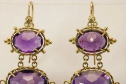 Boucles d'oreilles anciennes en or et améthyste
