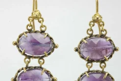 Boucles d'oreilles anciennes en or et améthyste