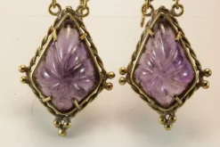 Boucles d'oreilles anciennes en or et améthyste