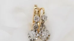 Boucles d'oreilles anciennes en or jaune et diamants