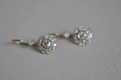 Boucles d'oreilles anciennes en or jaune et diamants