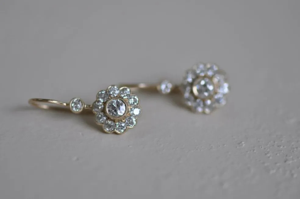 Boucles d'oreilles anciennes en or jaune et diamants