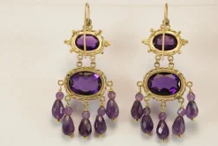 Boucles d'oreilles anciennes en or et améthyste