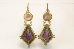 Boucles d'oreilles anciennes en or et améthyste