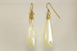 Boucles d'oreilles anciennes en or et nacre