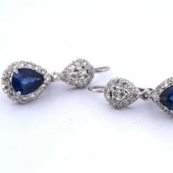Boucles d'oreilles anciennes en or avec saphirs et diamants