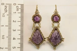 Boucles d'oreilles anciennes en or et améthyste