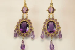 Boucles d'oreilles anciennes en or et améthyste