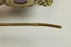 Boucles d'oreilles anciennes en or et améthyste