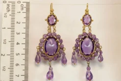 Boucles d'oreilles anciennes en or et améthyste