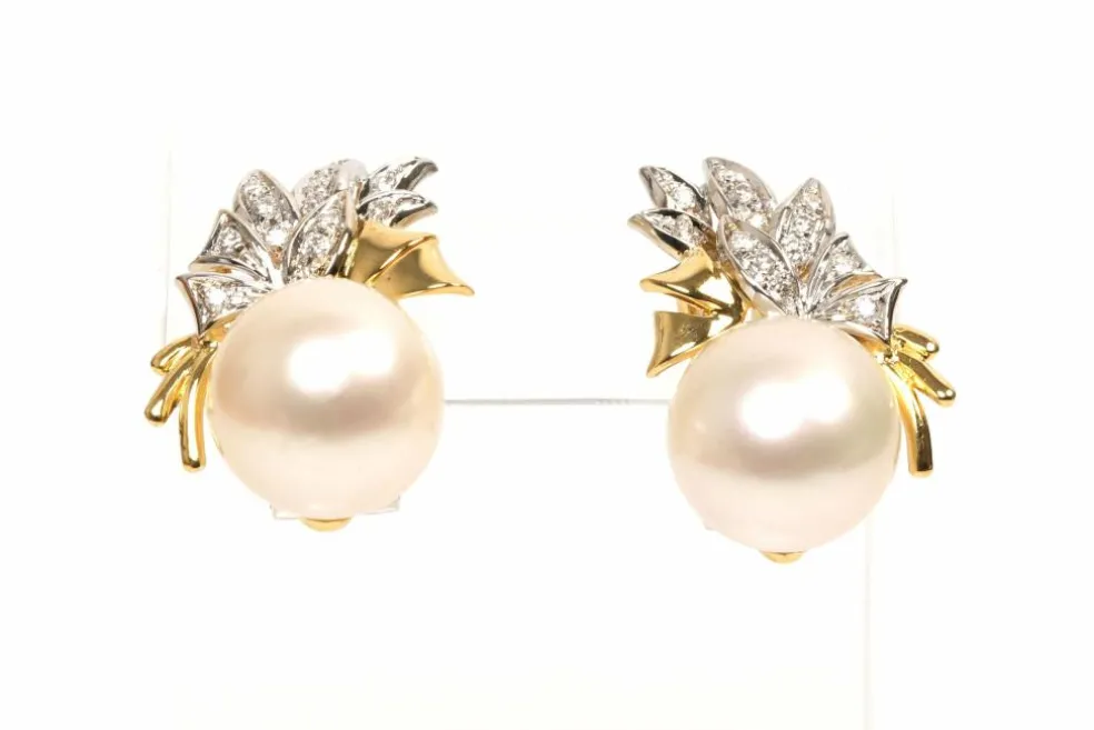 Boucles d'oreilles années 70 or jaune et blanc, perles et diamants