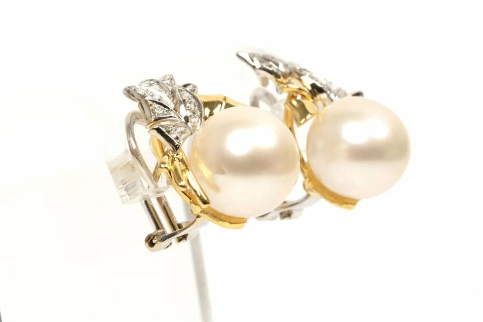 Boucles d'oreilles années 70 or jaune et blanc, perles et diamants