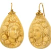 Boucles d'oreilles antiques en or camées de lave