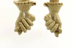 Boucles d'oreilles antiques en or sculpté de lave