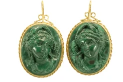 Boucles d'oreilles antiques en or avec camées de malachite