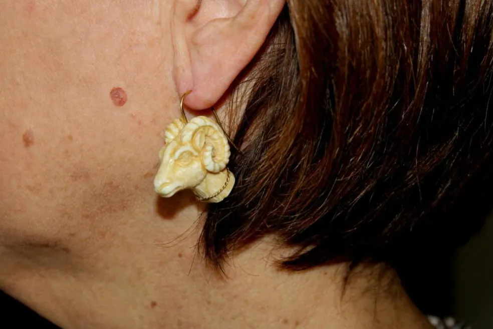 Boucles d'oreilles antiques ivoire sculpté