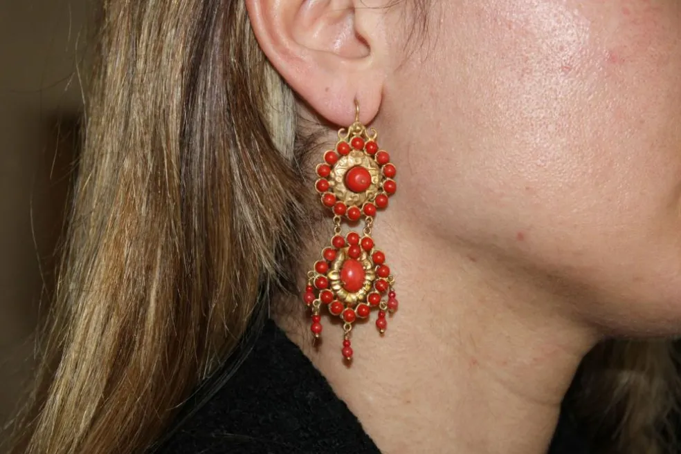 Boucles d'oreilles antiques en or corail