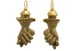 Boucles d’oreilles antiques en or sculpté de lave