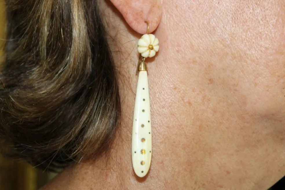 Boucles d'oreilles antiques en or piqué ivoire