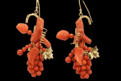 Boucles d'oreilles antiques en or et corail