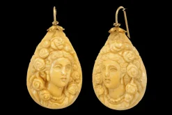 Boucles d'oreilles antiques en or camées de lave