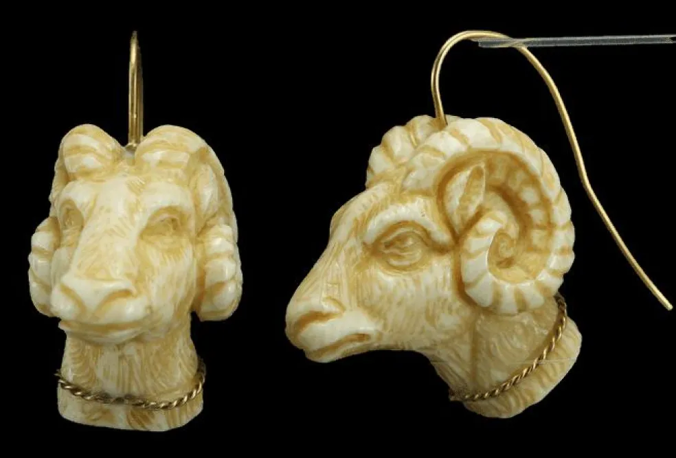 Boucles d'oreilles antiques ivoire sculpté