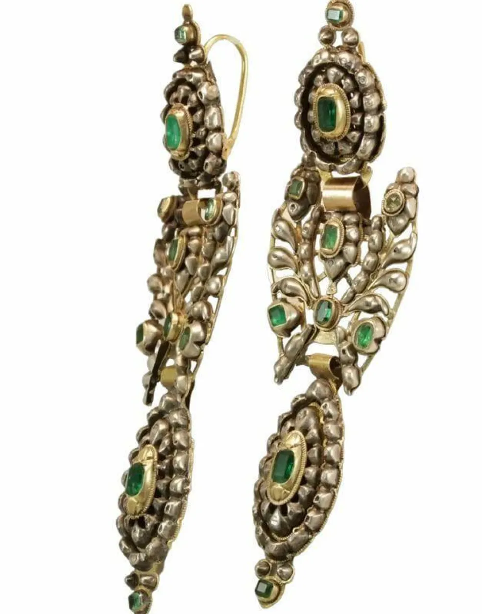 Boucles d'oreilles antiques en or jaune émeraude et diamant