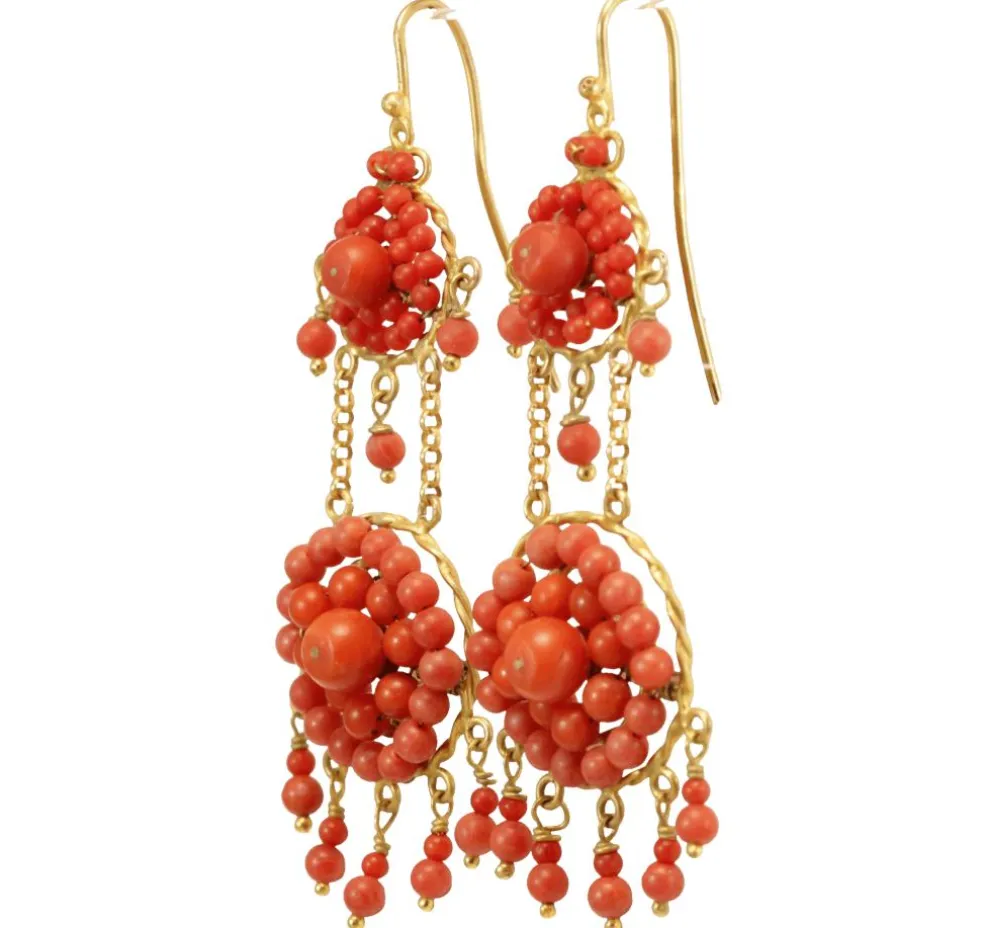 Boucles d'oreilles antiques en or corail