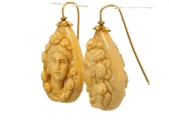 Boucles d'oreilles antiques en or camées de lave