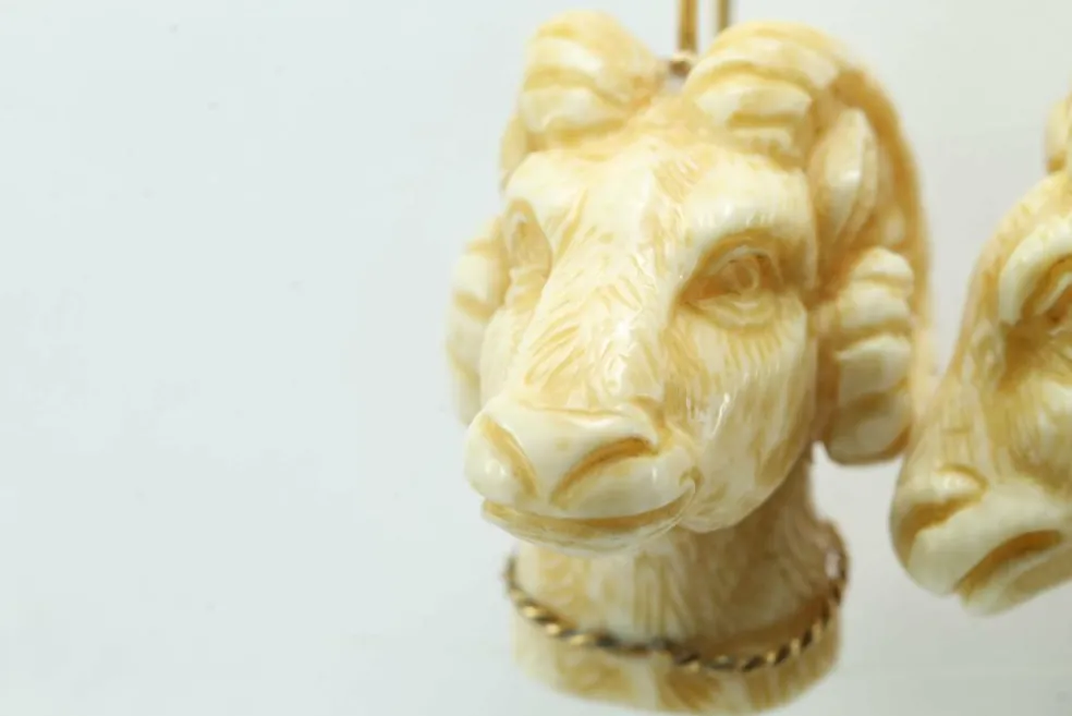 Boucles d'oreilles antiques ivoire sculpté