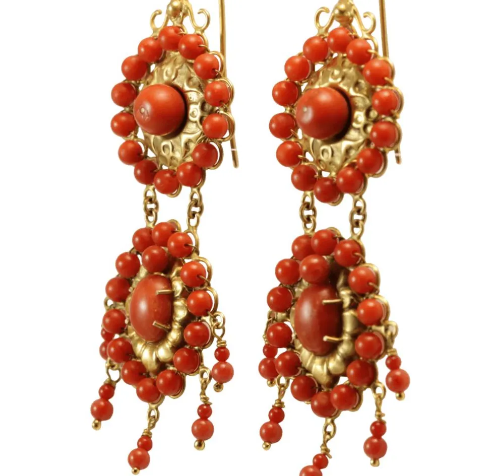 Boucles d'oreilles antiques en or corail