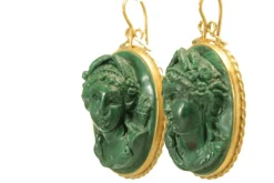 Boucles d'oreilles antiques en or avec camées de malachite