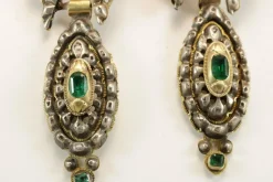 Boucles d'oreilles antiques en or jaune émeraude et diamant