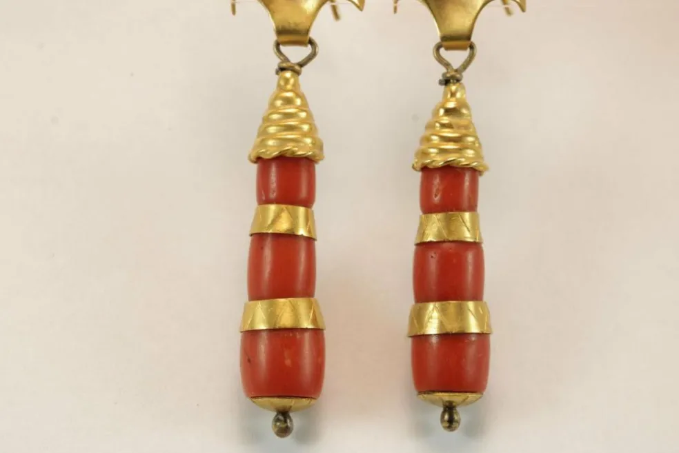 Boucles d'oreilles antiques en or corail