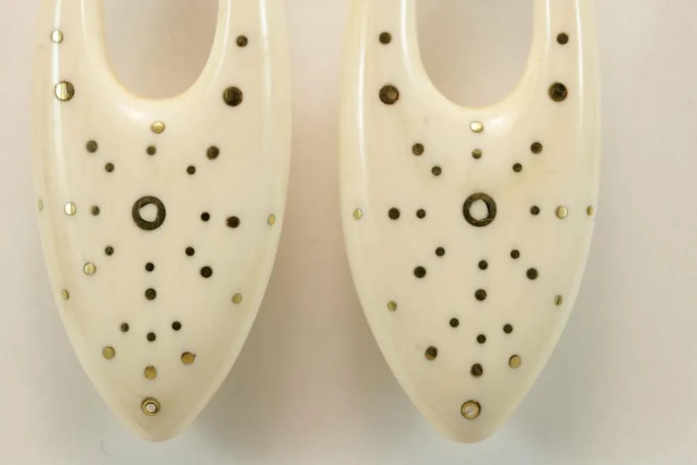 Boucles d'oreilles antiques en or piqué ivoire