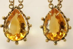 Boucles d'oreilles antiques en or et topaze